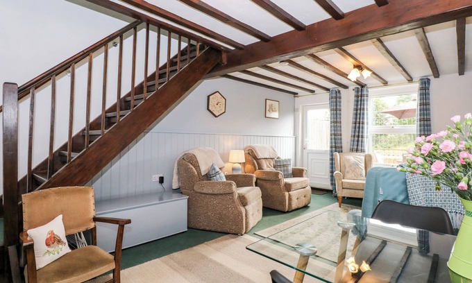King's Lynn Cottage | KATHY'S COTTAGE, pet friendly, with a garden in King's Lynn