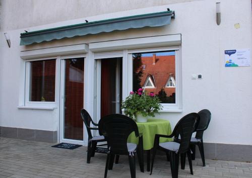 Balatonfoldvar Apartment | Katica nyaraló