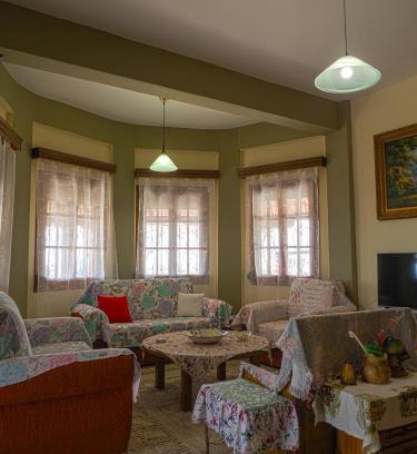 Ano Lechonia House | Katina's Farm House