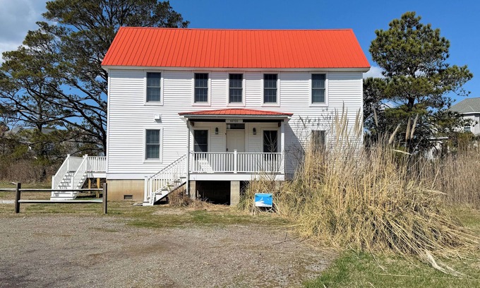 Chincoteague House | Katydid - Water Front -3BR + loft home/Waterview NO LINENS & TOWELS PROVIDED