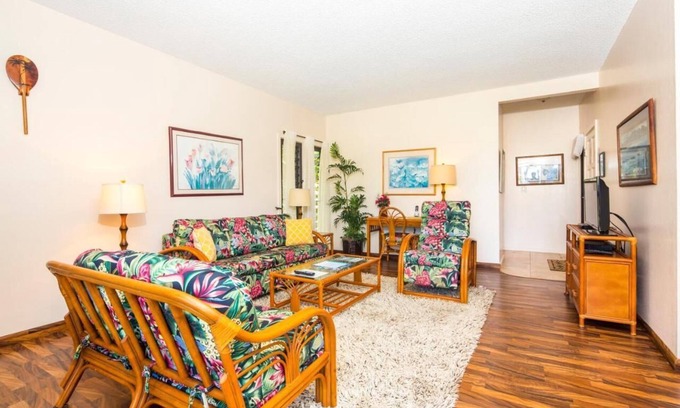 Lihue Condo | Kauai 1 bedroom Sleeps 4
