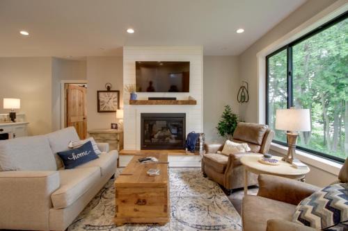 Alexandria House | Kayaks and Dock Lakefront Retreat in Alexandria