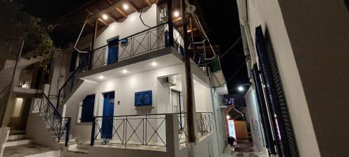 Korissia Apartment | Κeas Living Yard