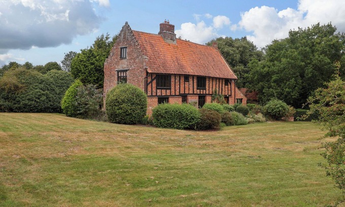 Beccles Cottage | KEIRS COTTAGE, family friendly, with open fire in Beccles