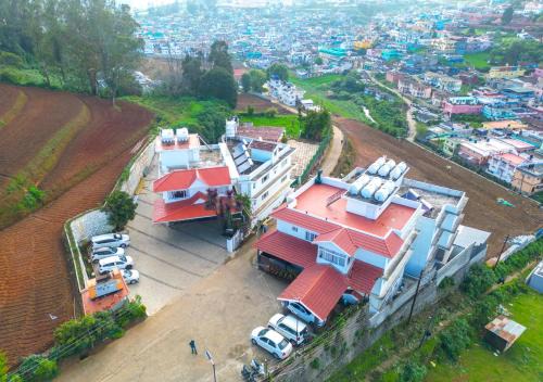Kandal Resort | Kemp Caves Ooty Resort by VOYE HOMES - Premium Resort Stay in Ooty Town with Amazing View and Aminities
