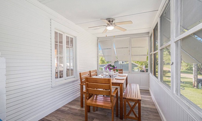 Lake Michigan Beach House | Kennedy Cottage: Adorable 2 Bedroom House