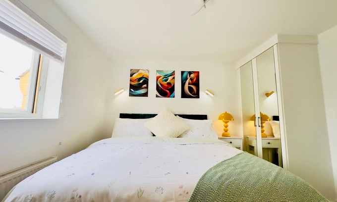 Colchester House | Kensington Bliss - 3 Bedroom House in Colchester