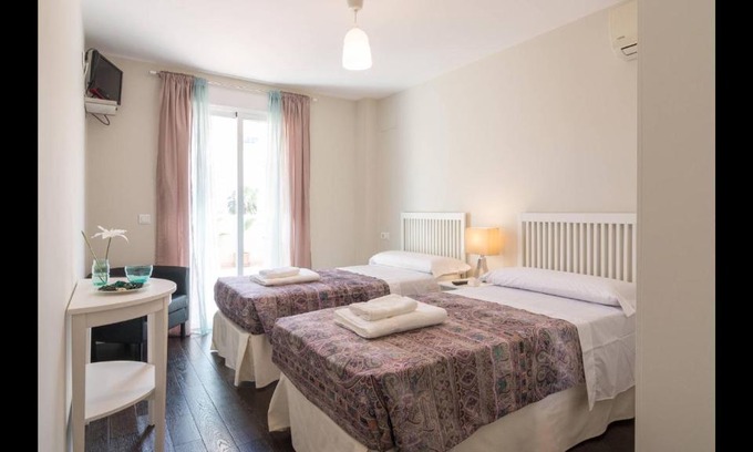 Cruz de Humilladero House | Kentia Rooms