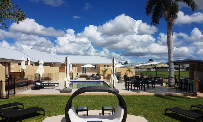 Queenton Apartment | Kernow - Minimum age 18
