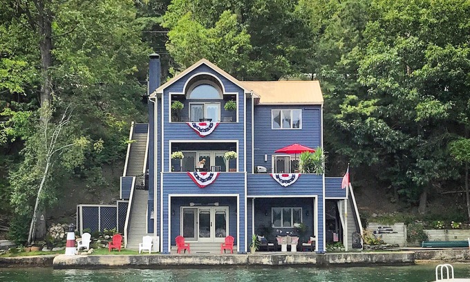 Pulteney Cottage | Keuka Blue - A truly enchanting experience.