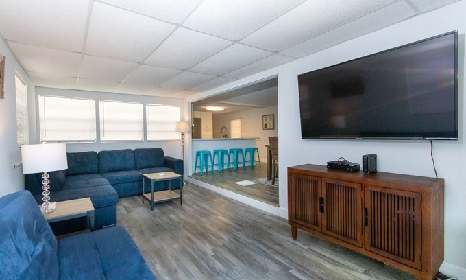 Sexton Cove Estates House | Key Largo updated Mobile Home 3/1.5 with 60 ft on canal with large tiki