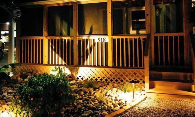 Surf City Apartment | Key West 1- Beach Access - Dog Friendly - Grill
