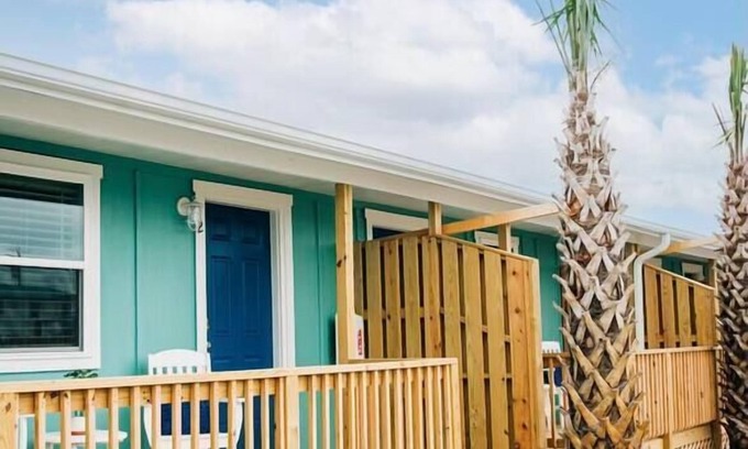 Surf City Apartment | Key West 5- Beach Access - Dog Friendly - Bikes – Grill