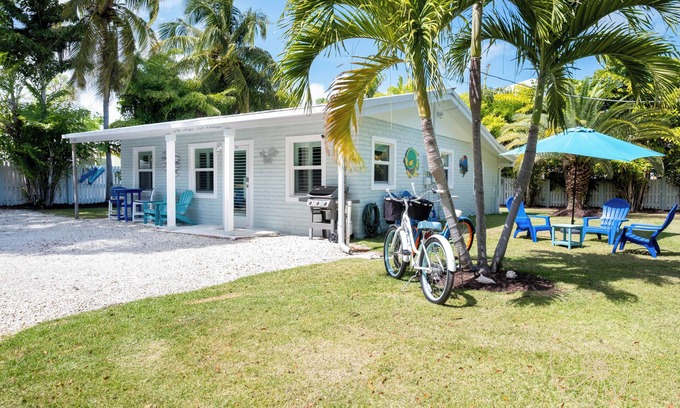 Islamorada House | Keys Life Cottage ~ Downtown Islamorada Cottage with Pool Access!
