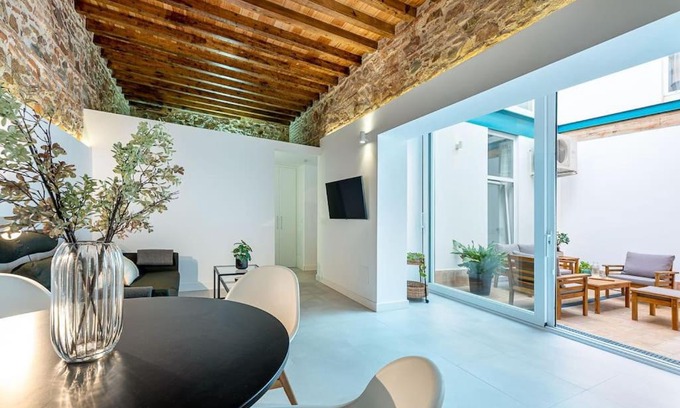 Capuchinos Apartment | KEYWISE Encantador apartamento Nordico en el centro 2 habitaciones y dos baños con terraza patio