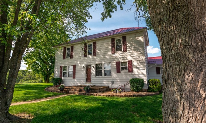 Steelville House | Kick'n K Farmhouse on the Meramec River