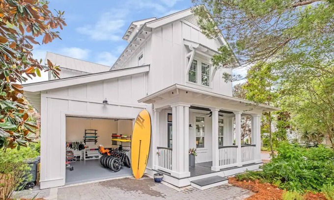 Inlet Beach Cottage | Kid friendly home with golf cart, sports gear for beach pool lake