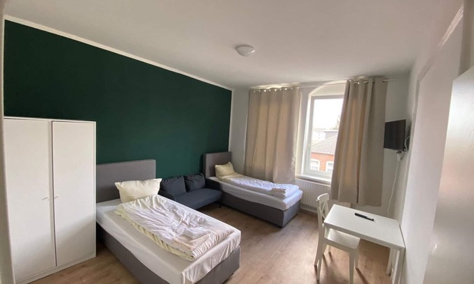Neumuenster House | Kieler Straße 73 W1 - 3 bedrooms with 2 bathrooms