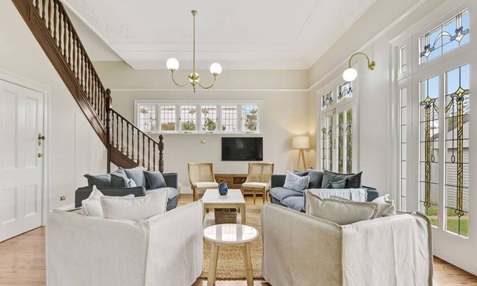 Orange House | Kilarra House - Heritage Home Byng St, Sleeps 10