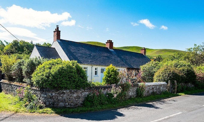 Cornhill on Tweed Cottage | KILHAM COTTAGE, near Wooler - dog friendly cottage sleeping 4 in 2 bedrooms