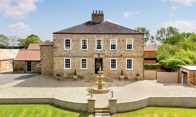 Cayton Cottage | Killerby Old Hall - UK47711
