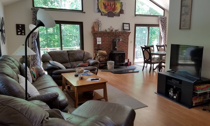 Killington House | Killington- 4 Bedroom, 2 Bath, Open, Bright, Onsite Laundry