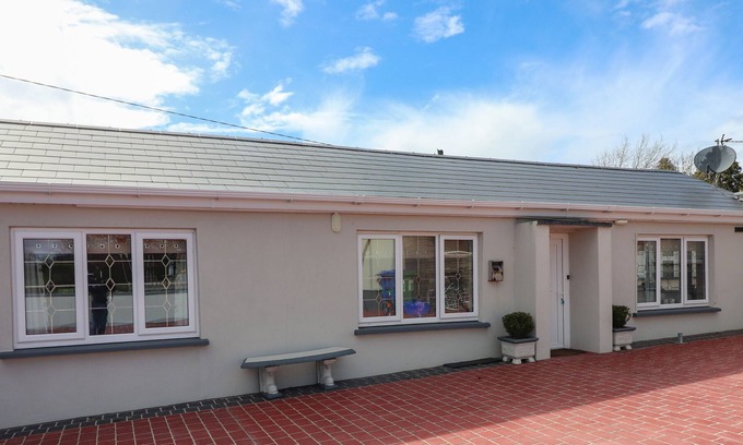 Belmont House | KILLYGALLY COTTAGE, family friendly in Belmont, Co Offaly