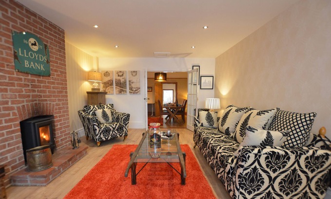 Wickham Market Cottage | KILN COTTAGE, WICKHAM MARKET, pet friendly in Woodbridge
