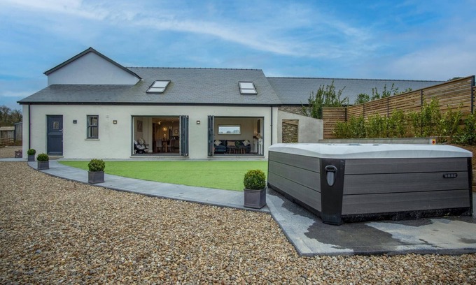 Narberth House | Kiln Park Farmhouse - 4 Bedroom Cottage - Narberth