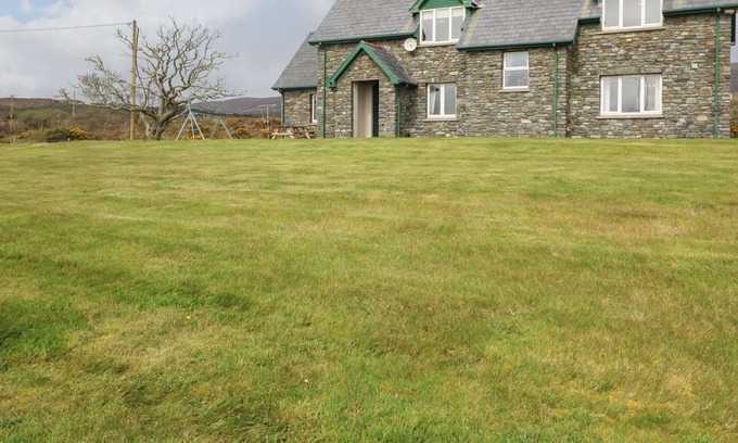 Glanlough Cottage | KILTYMON COTTAGE, family friendly in Bantry, County Cork