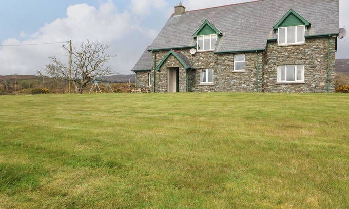 Glanlough Cottage | KILTYMON COTTAGE, family friendly in Bantry, County Cork