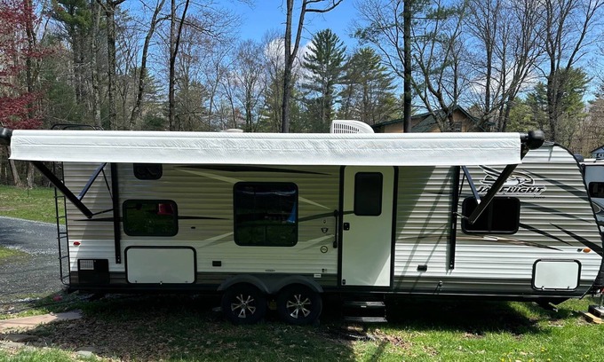 Hawley RV Rental | Kim’s Cozy Campers - The Cozy Memory Maker - Lake Wallenpaupack