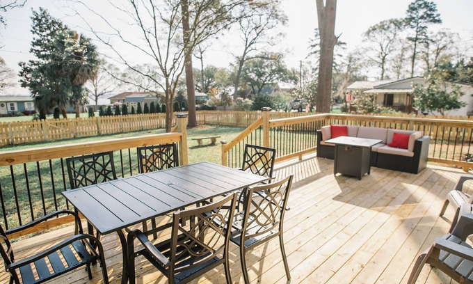 Santee House | Kindred Spirits Retreat at Lake Marion - Pet Friendly Getaway Minutes from I-95!