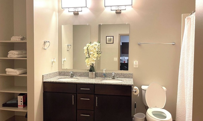 Scioto Mile Apartment | King & 2 Queen Bedrooms Downtown
