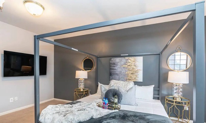 Dearborn Apartment | King Bed+2 Queens+Office+300Mbps+Smart TV*Balcony