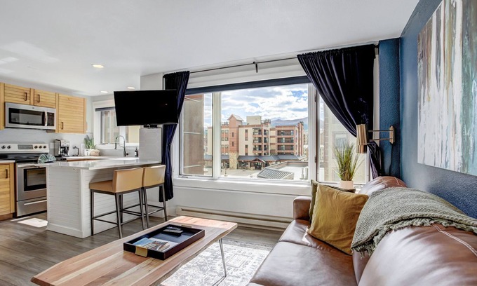Peak 9 Apartment | King Bed -Chic Mountain Studio, Ski-In-Ski-Out and Steps From Historic Main St.