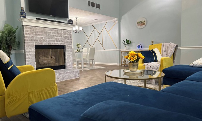 Berclair House | King Bed Cozy Urban Retreat-Central Memphis