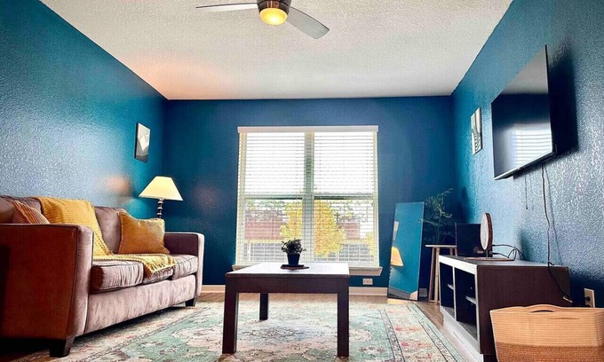 North Houston Apartment | King bed/gym/pool/BBQ@theHeights, LongStayDiscount