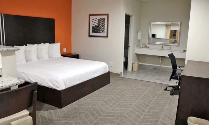 Humble Hotel | King Bed Kitchenette, Scottish Inns IAH, Prepare Meal, Near Airport