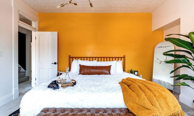 Victorian Village House | King Bed - Short North - Free Parking - Convention