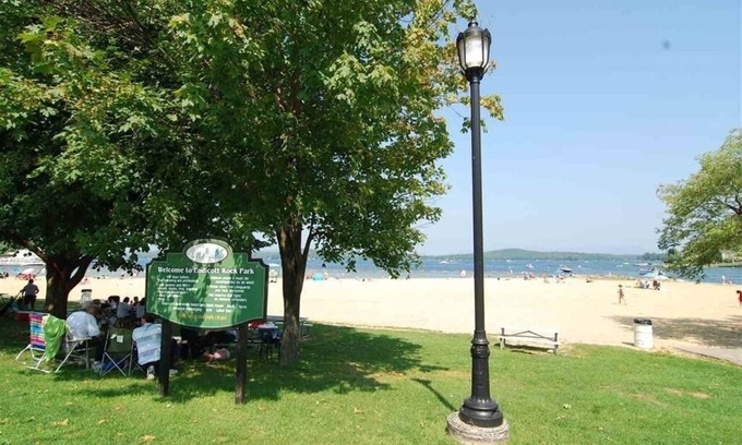 Laconia Condo | King Bed, Sleeps 6, Lake Winni Views & Pool