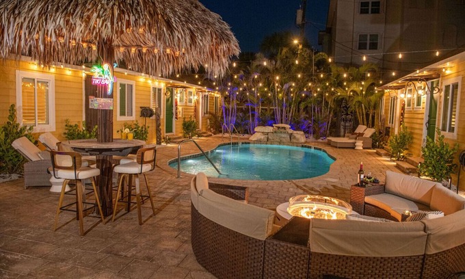 Madeira Beach Cabin | King Bed-Step to Madeira Beach-Heated Pool-Private