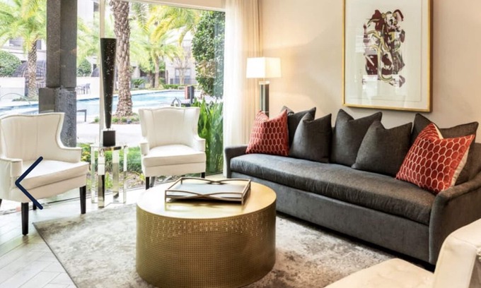 South Central Houston Apartment | King bed W/pool near downtown and medical center