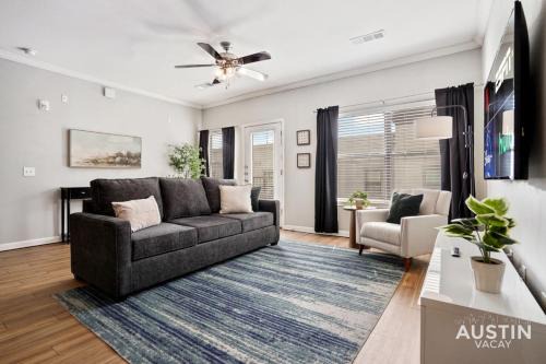 West Campus Apartment | King Beds and Memory Foam Sleeper in Vibrant ATX Apt