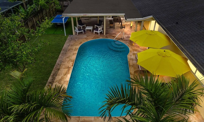 Survey Creek House | King Beds, Game Room, Pet Friendly, Private Pool, Ping-Pong - SAME DAY BOOKINGS!
