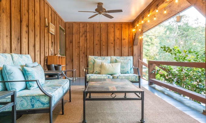 Chapel Hill House | King Beds, hiking trail, swimming, fishing