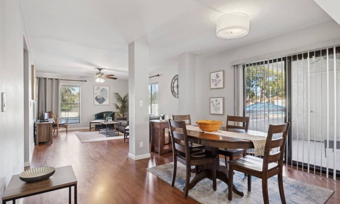 Camelback East House | King Ensuite | Heated Pool | Hot Tub | Gym