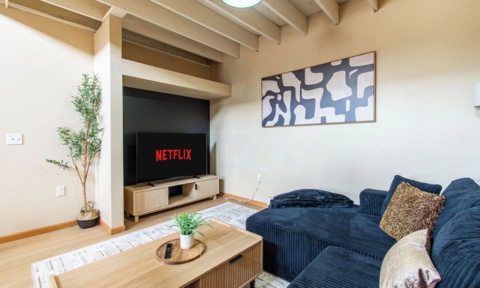 Fargo Apartment | King I Loft I Free Parking I 5 mins to Downtown