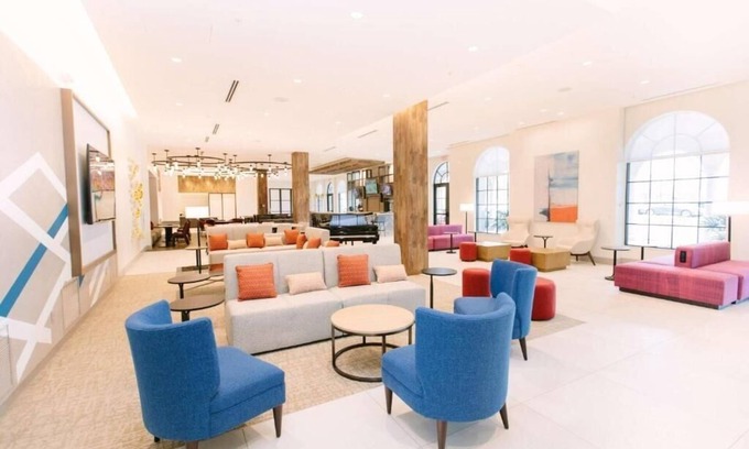 Winter Park Apartment | King Room Near Whole Foods Market ORL