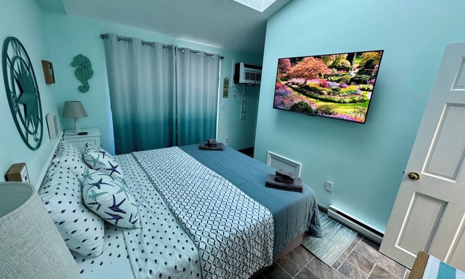 Wells Condo | King Size Bed Tennis Courts view condo at Nautical Mile Resort